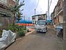 外観：前面道路を含めた現地写真です。