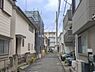 外観：前面道路を含めた現地写真です。