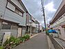 外観：前面道路を含めた現地写真です。