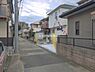 外観：前面道路を含めた現地写真です。