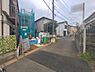外観：前面道路を含めた現地写真です。