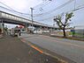 外観：前面道路を含めた現地写真です。