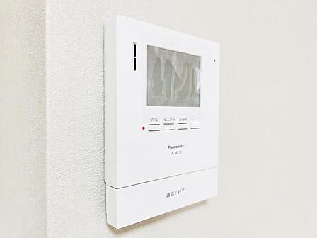 訪問者を確認できるTVモニター付きインターフォンです。