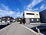 外観：前面道路を含めた現地写真です。ぜひ周辺環境も併せてご覧ください。