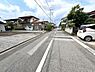 外観：前面道路を含めた現地写真です。