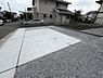 駐車場：3台駐車可能なので、ご家族で複数台所有する際や来客時に役立ちます。