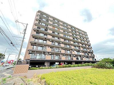 外観：間取はファミリーにもおすすめ3LDKのマンションです。