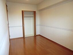 ロイヤルパークス西新井 5階2LDKのリビング/ダイニング