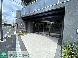 8 / 9