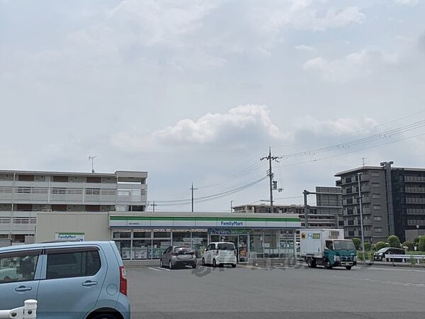 画像24:ファミリーマート　近鉄九条駅前店まで250メートル