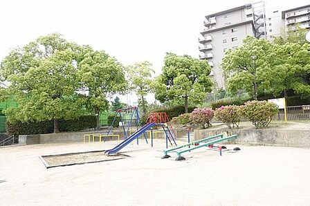 青葉丘公園青葉丘公園 120m