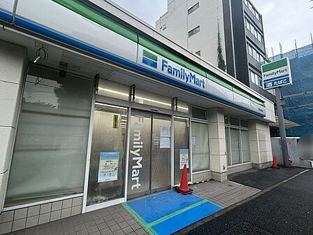 ファミリーマート新宿矢来町店 徒歩6分。 480m