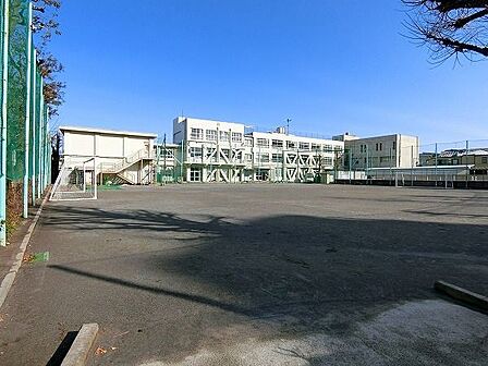 新宿区立牛込第一中学校 徒歩2分。 160m