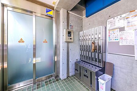 【エントランス】防犯に配慮されたモニター付きのオートロックシステム