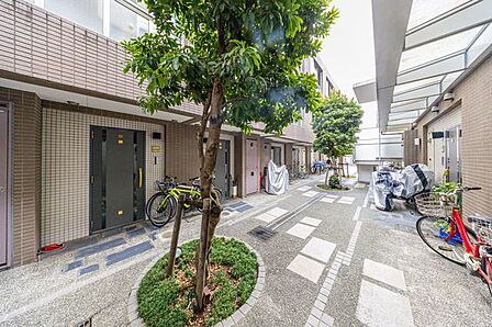 【共用空間】住戸に囲まれた、穏やかな共用空間。