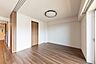 寝室：各居室にウォークインクローゼットが完備されておりますので、それぞれのお部屋で、衣類を管理することができます。