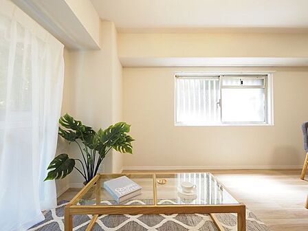 リビングと居室を仕切る扉を片方に寄せると広々とした空間になります。扉を開けることで洋室とリビングダイニングが約19帖の空間となり、開放感と繋がりを感じられます。