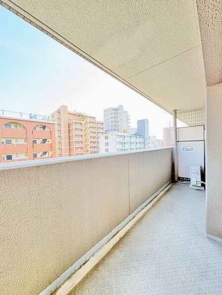 5階と6階の両方に広々としたバルコニーを配置！日当たり・風通りともに良好で、毎日の洗濯物や布団も一度にカラッと気持ちよく乾きます。階層ごとに用途を分けて使えるのも、この物件ならではの魅力です。