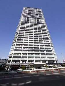 外観:タワーマンションに住んでいる事は1つのステータスです。資産価値はもちろんの事、眺望、開けた窓に日当たりの良い部屋、遮るものの無い景色は他の住居とは違うステータスを生みます。。 外観:タワーマンションに住んでいる事は1つのステータスです。資産価値はもちろんの事、眺望、開けた窓に日当たりの良い部屋、遮るものの無い景色は他の住居とは違うステータスを生みます。。