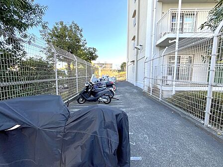 駐輪場と別にバイク置場もございます！※最新の空き状況は担当までお問い合わせ下さい。