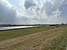 周辺：江戸川河川敷緑地まで　939m　徒歩約12分　野球場、サッカー場、遊具広場などがあります。元気に走り回ったり、犬の散歩にも最適です。