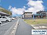 外観：東側前面道路は約3ｍの幅員です。
