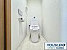 トイレ：トイレは清潔感のある温水洗浄便座です。