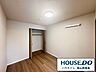 洋室：シンプルなお部屋だからこそ趣味に合わせて快適に使えますね。クローゼット付きでお部屋をすっきり見せる事が出来ます♪