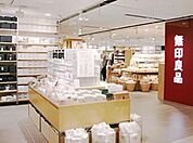 無印良品 徒歩7分。ショッピングセンター 500m