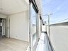 バルコニー：2部屋に繋がるワイドバルコニーになります。雨の際には浴室乾燥機もございますのでお洗濯物も安心出来そうです。