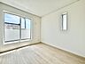 室内：全居室収納を完備に加えて、2面採光となっておりますので明るいお部屋を実現しております。