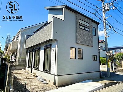 外観:自然採光を活かした吹抜けの玄関は元気な挨拶が交わされる開放的なスペースです。 外観:自然採光を活かした吹抜けの玄関は元気な挨拶が交わされる開放的なスペースです。