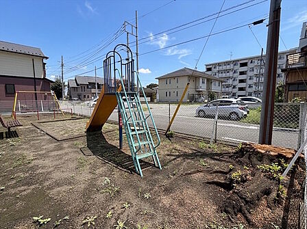 敷地内にはちょっとした公園も完備しております。