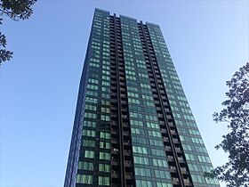 東京都港区三田１丁目6-3（賃貸マンション2LDK・37階・127.95㎡） その1