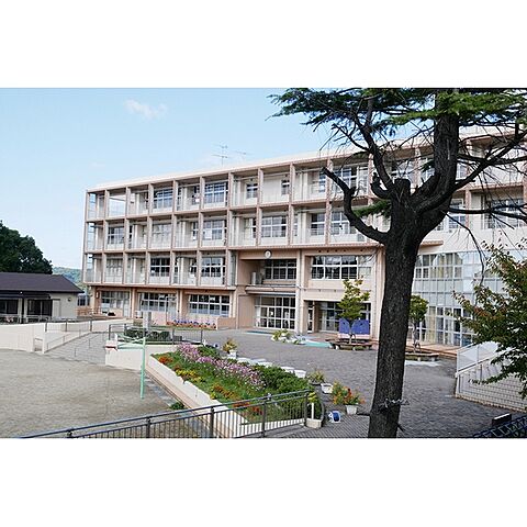 小学校「北九州市立枝光小学校まで457ｍ」