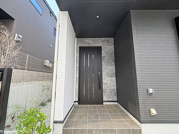 玄関を拡大表示