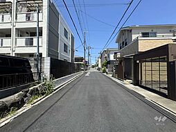マンションまえの道路です