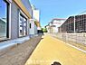 その他：リビングの窓先に緑を感じる生活が贅沢に感じる世の中です。ガーデニングで癒しの空間を。