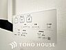 トイレ：おしりを優しく洗ってくれるだけではなく、便座を優しい温度で温め、快適さを創出します。