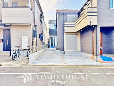 外観:忙しく過ぎゆく日常を置き去るほど、ゆったりした時間が流れる住環境。『快適』は「家」と「街」と「環境」が調和した時に訪れるだと改めて感じさせてくれます。 外観:忙しく過ぎゆく日常を置き去るほど、ゆったりした時間が流れる住環境。『快適』は「家」と「街」と「環境」が調和した時に訪れるだと改めて感じさせてくれます。