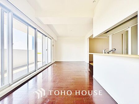作り手の「気持ちの良いリビングでお過ごししていただきたい」という思いを感じさせます。