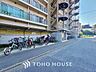 設備：広さがしっかり確保された敷地内駐輪場。かさ張る自転車も安心して停めることができます。