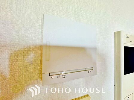 通気性や快適性を重視したリビングには、空気を汚さずに室内を快適な温度に保つ床暖房を完備しております。