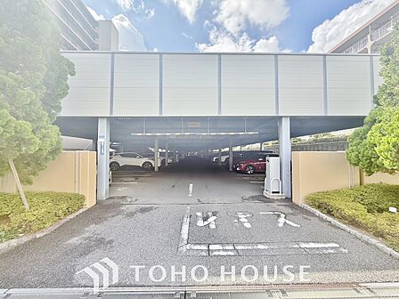 近隣の駐車場まで歩く必要がなく、子どもや高齢者がいる世帯は駐車場から自宅までの距離が短い方が便利。