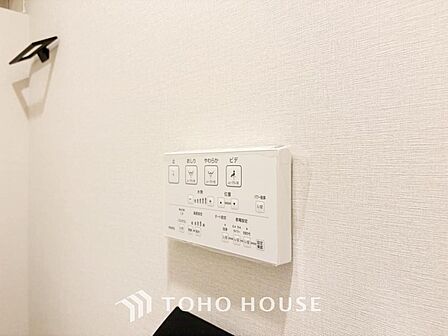 日本を訪れた外国の方で「使ってみて驚いた」と仰る方の多い、ウォシュレット。おしりを優しく洗ってくれるだけではなく、パワー脱臭機能なども備え、快適な空間を創出する機能もございます。