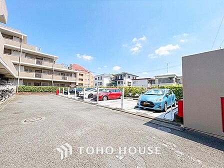 敷地内に駐車場があると、重い荷物を運ぶ距離も短くなる為、気軽に買い物を楽しめるのではないでしょうか。