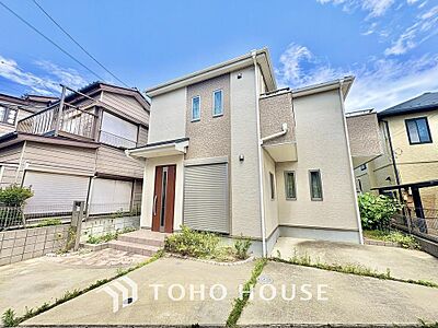 外観:太陽に愛された邸は、陽当り通風に優れた魅力的で快適さを追求した邸宅です。 外観:太陽に愛された邸は、陽当り通風に優れた魅力的で快適さを追求した邸宅です。