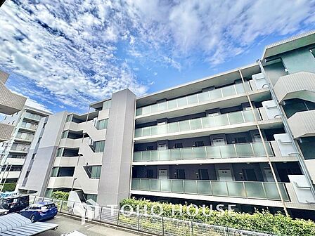 陽光に愛され、環境に恵まれ、家族に包まれた邸宅は、どんなに月日が経っても色褪せる事なく輝き続けます。