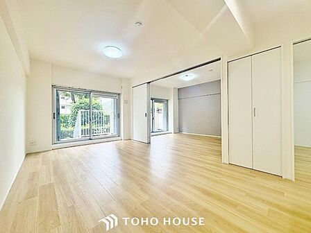 造りこんだ空間演出の妙が生み出す光と質のハーモニーはこの住宅のクオリティの良さを実感させてくれます。