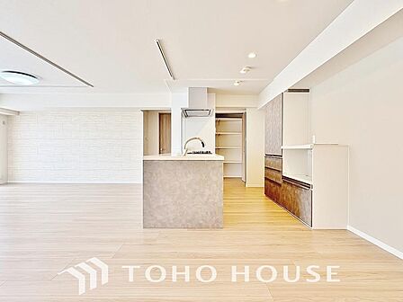 「お気に入りの空間に」早く帰りたくなるような愛着が沸くリビング。お好みの家具を配置することで更にお気に入りの空間になりますね。新生活を存分にお楽しみください。
